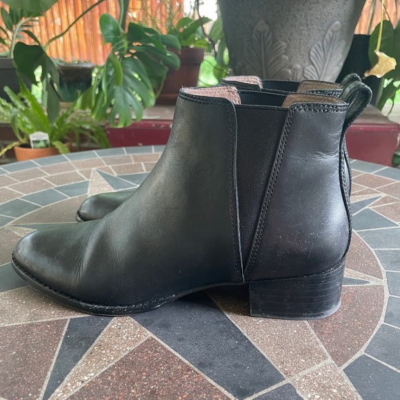 Madewell Ankle Chelsea Boots Size 7 in Black Leather - Picture 5 of 6